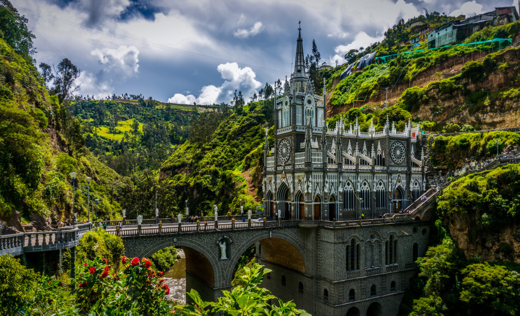 ('Las Lajas Sanctuary Ipiales Colombia' by BORIS G)
